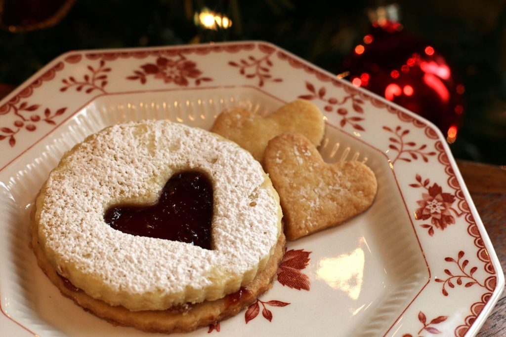 Linzer Cookie on a white and red china plate