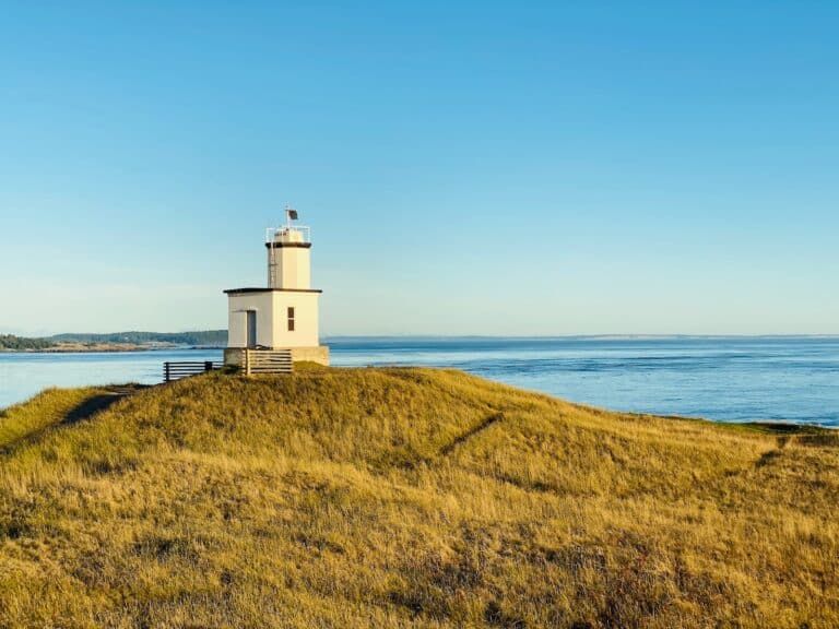 San Juan Island: beautiful view of the Cattle Point Lighthouse