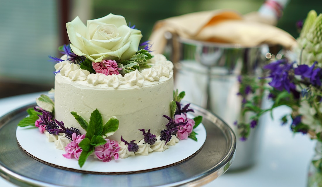 Washington State elopement packages, photo of a small wedding cake with flowers for a bride and groom who just eloped