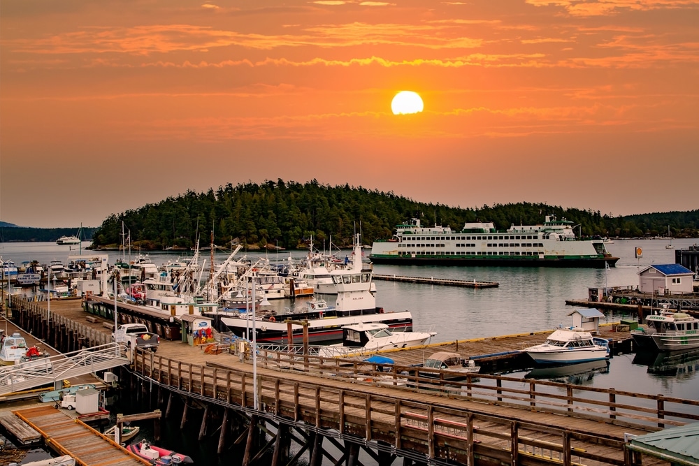 Photo of the San Juan Island Ferry coming into dock in Friday Harbor
