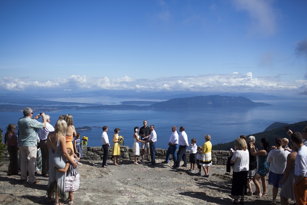 Stunning wedding with gorgeous island views at one of the best small wedding venues in Washington